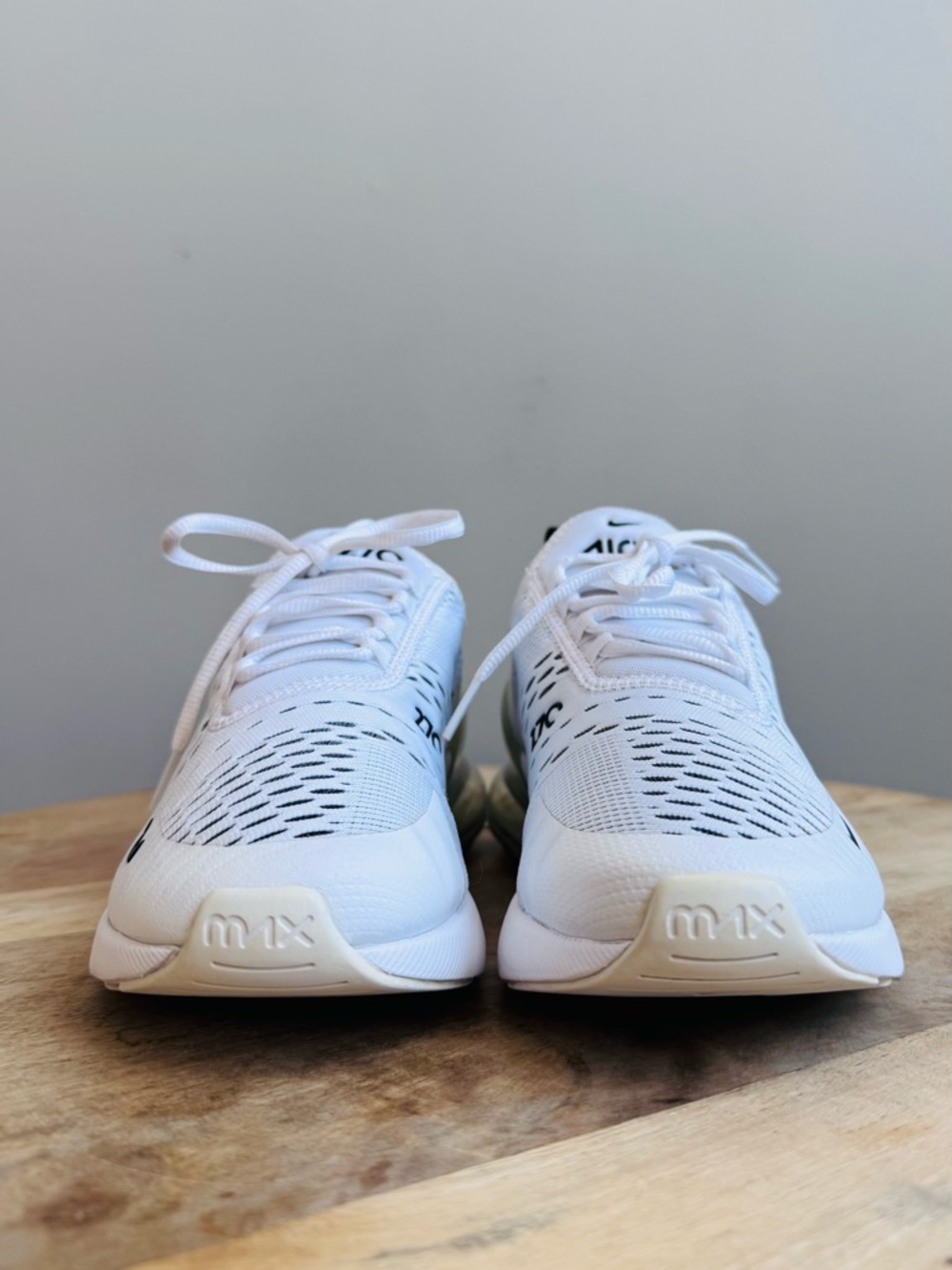Women's Nike Air Max 270 Size 11.5 Sneakers White/Black/White (AH6789 100) - Picture 8 of 12